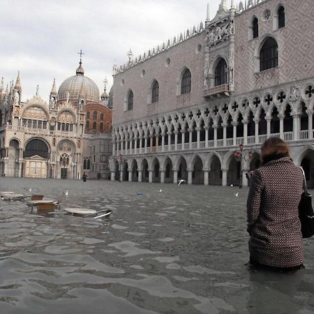 Raggio Di Sole Dietro Piazza San Marco Венеция Экстерьер фото