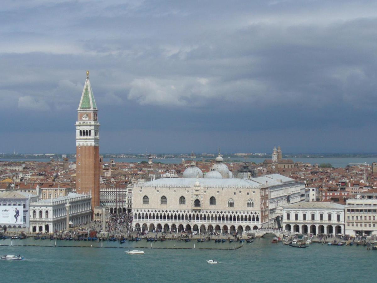 Raggio Di Sole Dietro Piazza San Marco Венеция Экстерьер фото