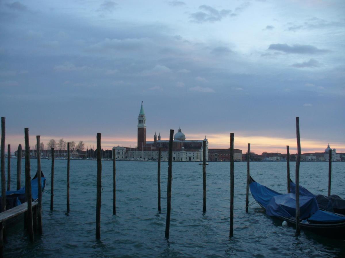 Raggio Di Sole Dietro Piazza San Marco Венеция Экстерьер фото